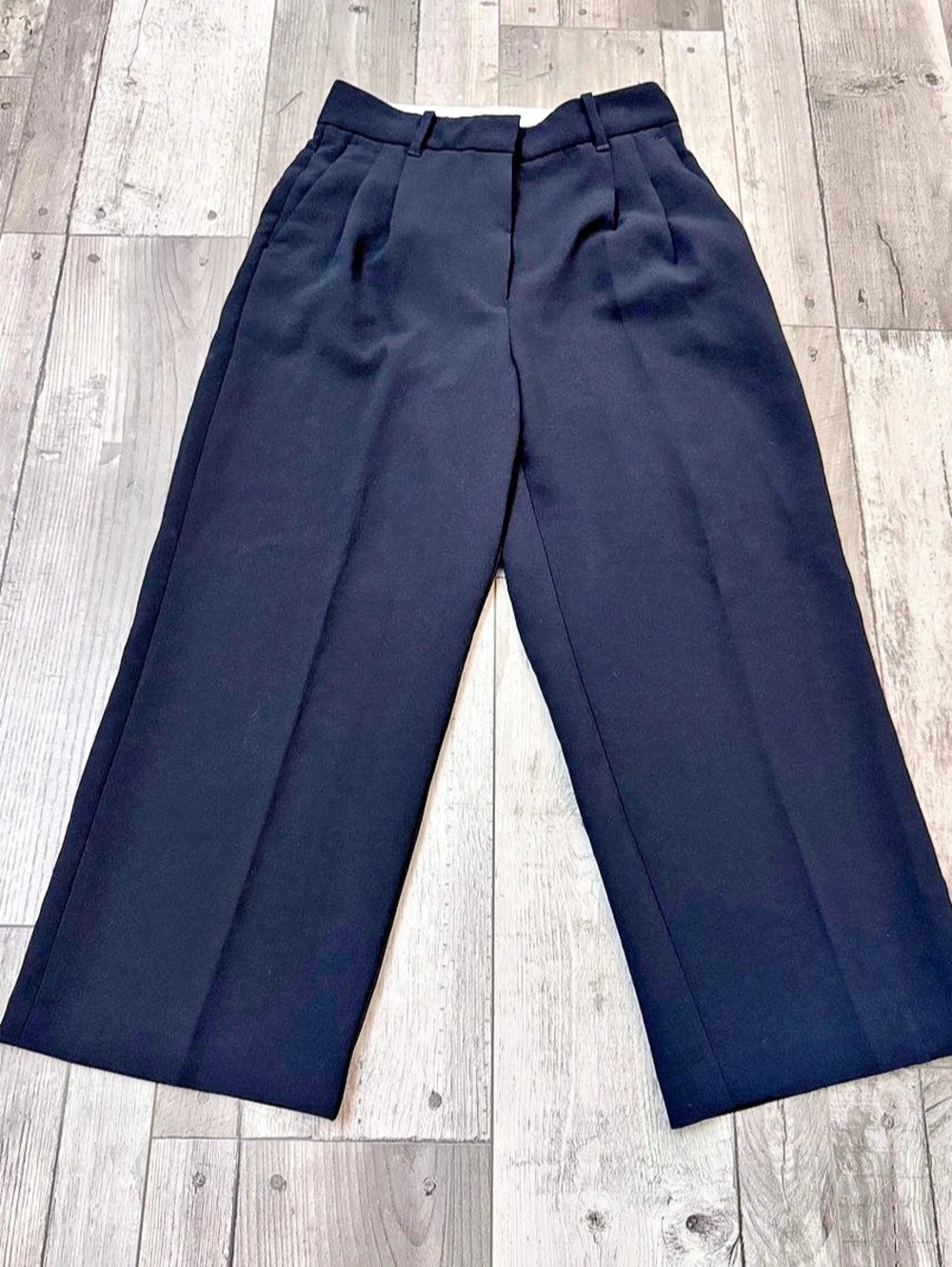 Aritzia Wilfred Effortless Cropped Pant Black High Rise Size 4 Luxury